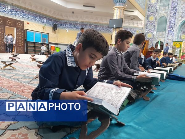 محفل انس با قرآن و تجلیل از نفرات برتر  مسابقات قرآنی در مسجد جامع خامس آل عبا در شهرستان ملارد