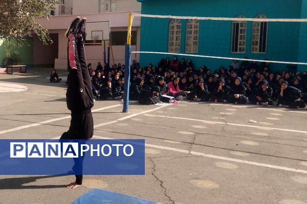 گرامیداشت هفته تربیت بدنی در مدارس دکتر رزمی و شهید مجید مجیدی ناحیه دو شهرری 