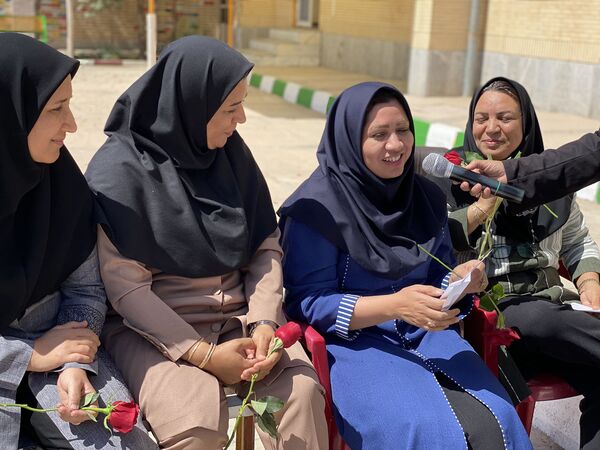 معلمان، مشعل‌داران راه آگاهی در آیینه‌ مهر و خرد