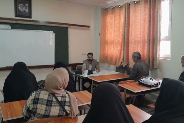 جلسات آموزشی در دبیرستان شاهد علامه طباطبایی ناحیه 2 شهرری 