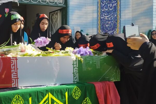 آیین استقبال از شهید گمنام در دبیرستان الزهرا 