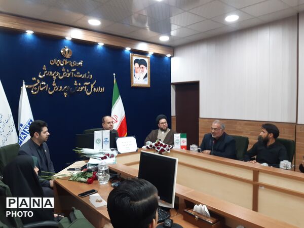 نشست صمیمی خبرنگاران پانا با مدیرکل آموزش و پرورش قم