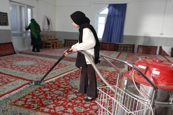 غبارروبی مساجد و استقبال از ماه پر برکت رمضان در شهر بار