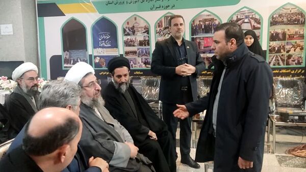 بازدید نماینده ولی فقیه در استان آذربایجان شرقی از نمایشگاه قرآن و عترت