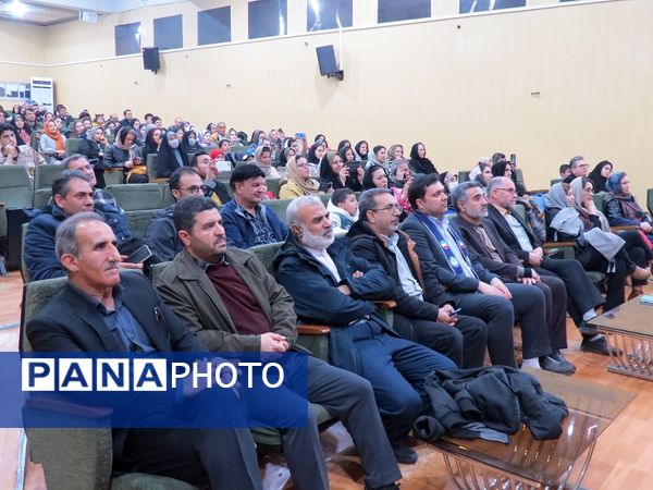 تقدیر از دانش‌آموزان برتر مدرسه آل نبی 