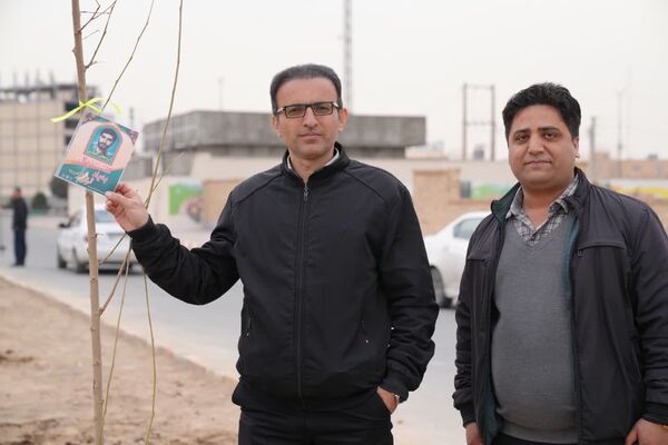 کاشت درخت به یاد شهدا در محمدشهر 