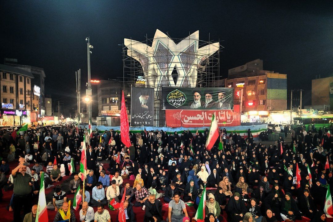 نومیدانی های دبیرستان شاهد غدیر بر سکوی میدان امام خامنه ای