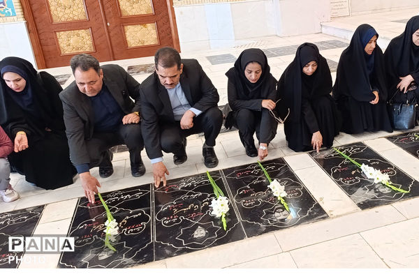 ادای احترام به شهدا و تجلیل از مربیان بهداشت در خراسان شمالی