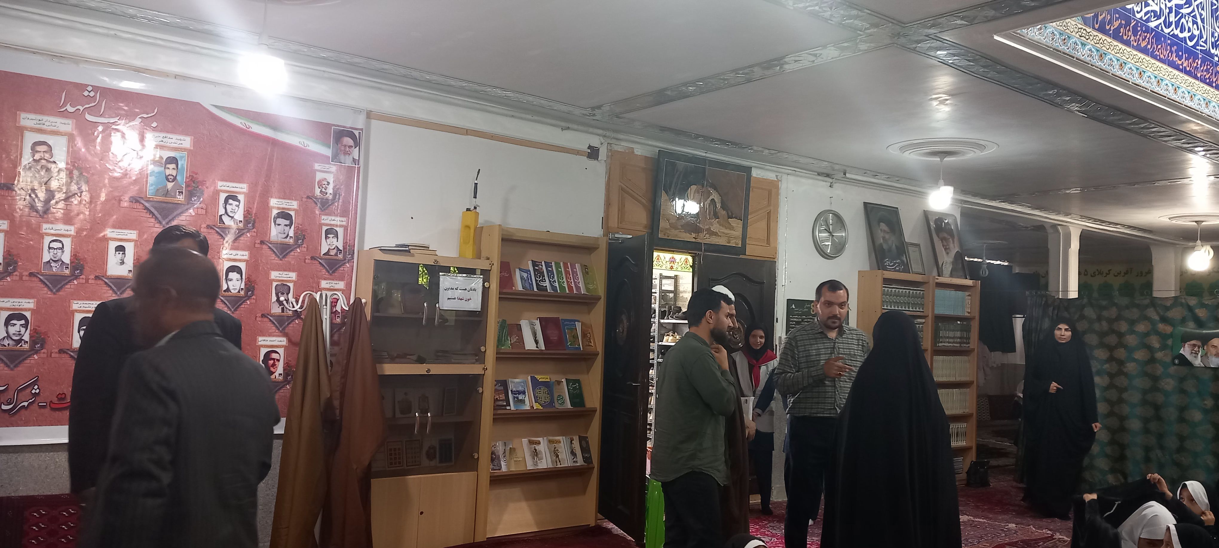 شرکت دانش‌آموزان دبستان حضرت فاطمه(س) در مراسم سالگرد شهدای خدمت