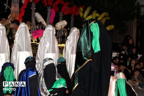  روایت وفاداری علمدار کربلا در تئاتر مذهبی هیئت فداییان حسین(ع) نظرآباد