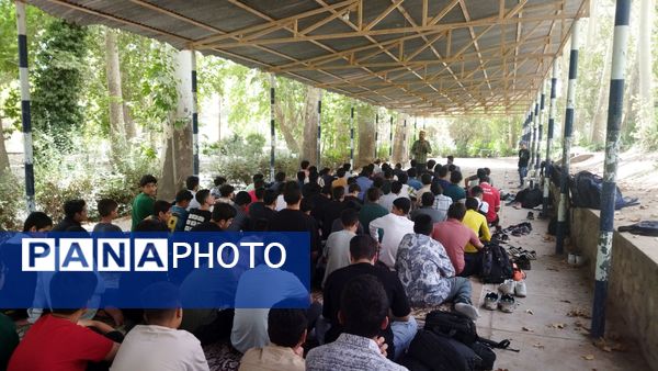 اولین نماز جماعت پایه دهمی ها همراه با کادر دبیرستان شاهد ابوذر غفاری 