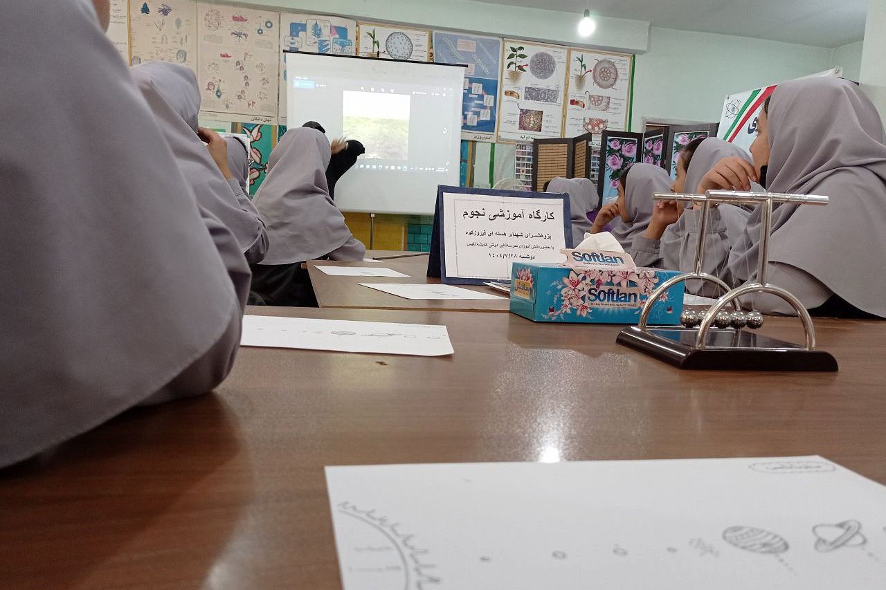 بازدید دانش‌آموزان سال اولی دبیرستان اندیشه‌نفیس شهرستان فیروزکوه از پژوهش‌سرا