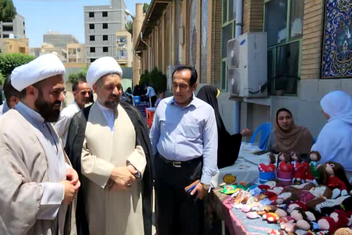 برپایی میز خدمت سلامت و نمایشگاه کتاب غدیر در رباط‌کریم
