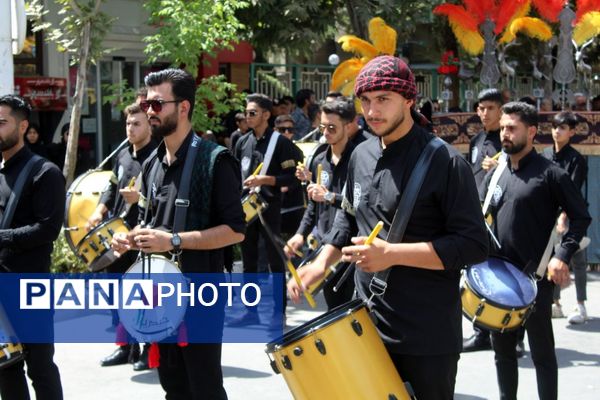 برپایی پرشور مراسم عزاداری سیدالشهدا در خیابان‌های نیشابور 