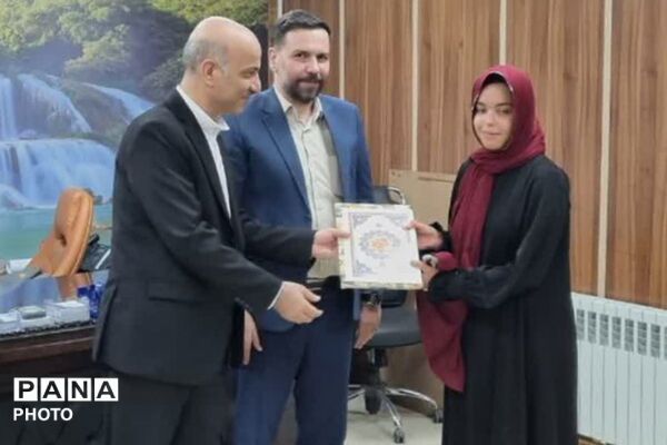 تقدیم قدردانی شهردار نسیم‌شهر از برگزیدگان پویش عکاسی «دلدادگان»