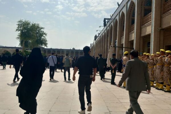 تشییع پیکر شهید دانش‌آموز در شاهچراغ(ع)