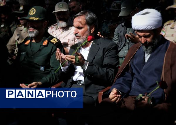 گلباران مزار مطهر شهدا به‌مناسبت هفته دفاع مقدس در بجنورد