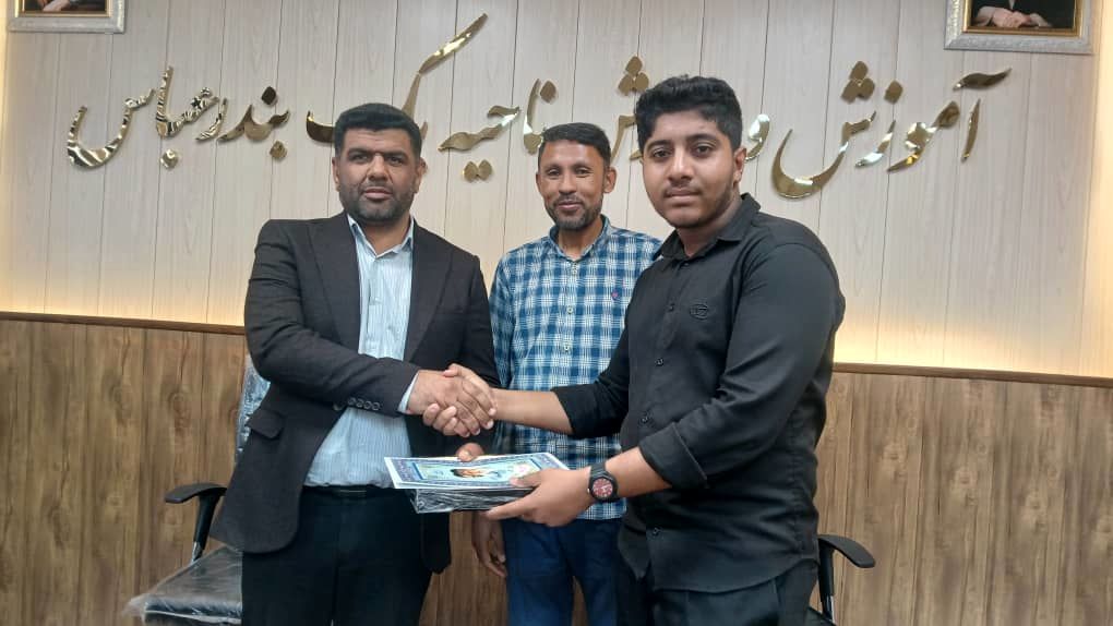 تجلیل از چهره‌های برتر فضای مجازی دانش‌آموزی