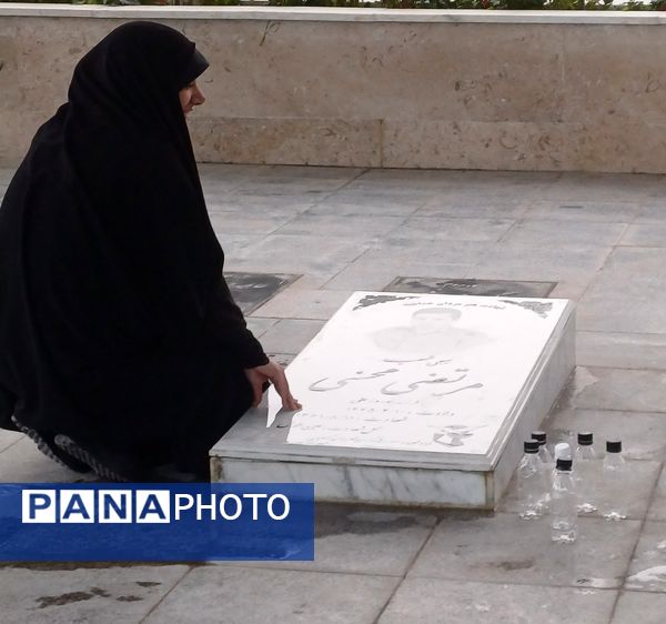 آیین غبارروبی و عطر افشانی قبور مطهر شهدای والامقام شهر کوهپایه