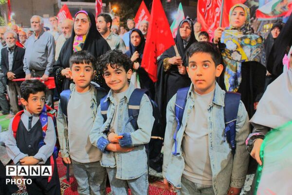 یادبود ۱۶۸ شهید دانش آموز میناب در میدان امام خمینی ورامین