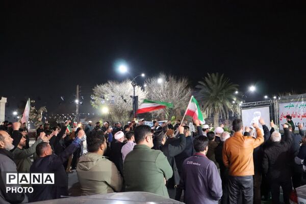 تجمع مردم انقلابی بندرترکمن در میدان مختومقلی
