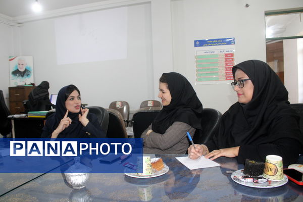 کافه کتاب با موضوع قدرت قدردانی در سازمان دانش‌آموزی استان بوشهر 