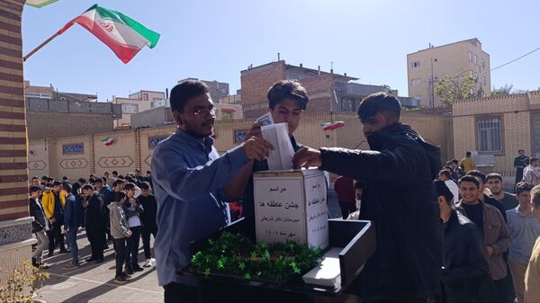 جشن عاطفه‌ها در مدرسه شریعتی اسکو