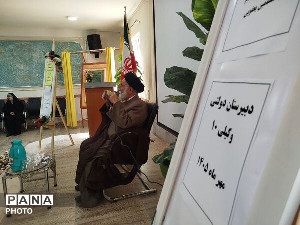 جلسه گفتمان دینی در دبیرستان نمونه وکیلی ۱۰
