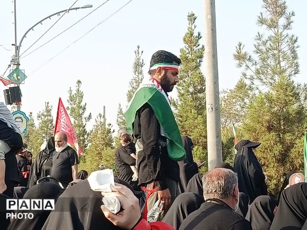 تلاقی دریای سرخ و سیاه مردم در حماسه وداع با قائد امت