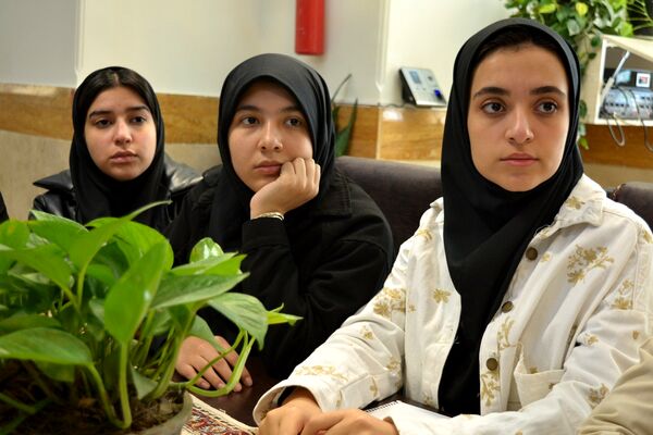 برای اولین‌بار برگزاری کافه ۵۷ در دبیرستان‌ نمونه دولتی ولایت بهارستان‌دو