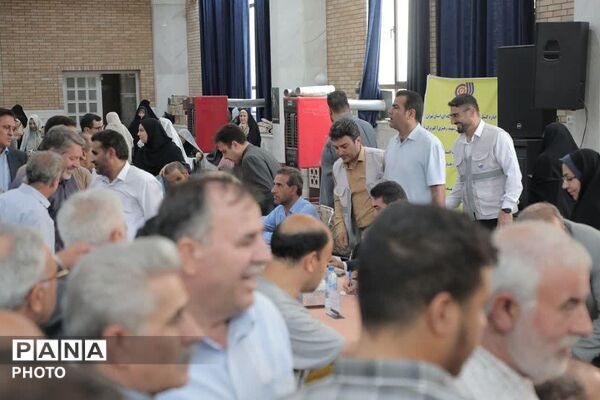 میز خدمت ادارات منطقه کهریزک در مصلی نمازجمعه باقرشهر