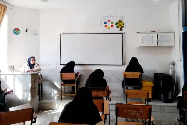 آزمون پیشرفت تحصیلی در دبیرستان آیت الله طالقانی داریون