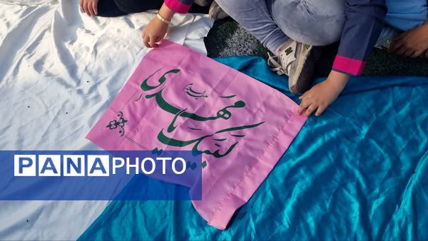 مدرسه‌ای به رنگ انتظار؛ جشن مهدوی در قاب لبخند دانش‌آموزان
