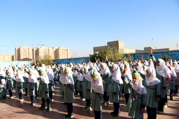 مراسم صبحگاه مهدوی در مدرسه شاهد نیک‌اندیشان