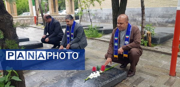 تجدید پیمان با شهدا به مناسبت هفته گرامیداشت مقام معلم