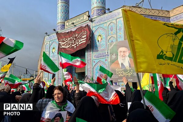 بیعت مردم قرچک با سومین رهبر نظام مقدس جمهوری اسلامی ایران