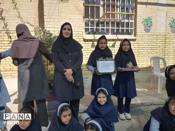 آموزش ایمنی و اطفاء حریق در دبستان ناهید نخودی نیشابور 