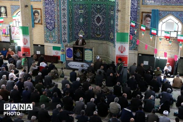 حضور فرهنگیان مردم روزه دار و متدین در نمازجمعه شهرستان ملارد