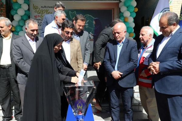 جشن عاطفه‌ها در دبیرستان ۱۳ آبان تبریز