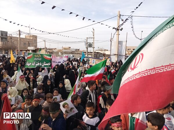 اجتماع «بیعت» فرهنگیان و دانش‌آموزان جعفرآباد با رهبر جدید انقلاب 
