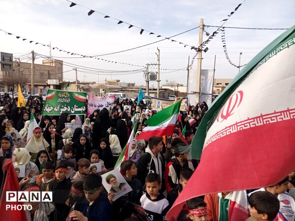 اجتماع «بیعت» فرهنگیان و دانش‌آموزان جعفرآباد با رهبر جدید انقلاب 