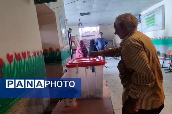 مردم قلعه‌گنج پای کار ایران