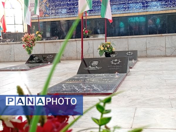 محفل شهدا در گلزار شهدای شهر بن 