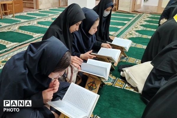 محفل انس با قرآن کریم در آموزشگاه شهید مجید دهنوی نیشابور