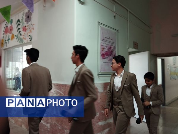 تجلیل از معلمان نمونه در مدرسه تقوا مشهد