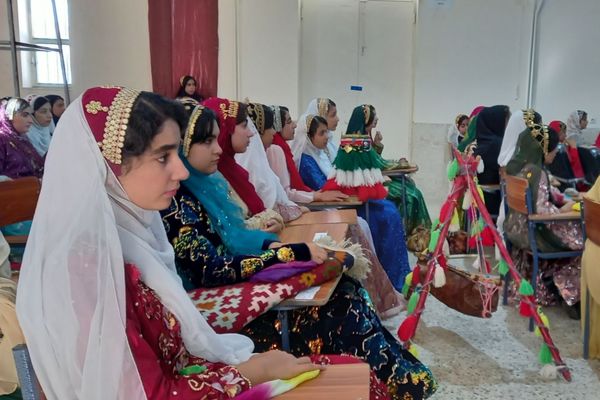 صدای اتحاد و هویت؛ طنین سرود دانش‌آموزان فلارد در رقابتی پرشور