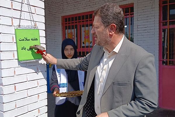 نواختن زنگ سلامت در دبستان حجاب باقرشهر 