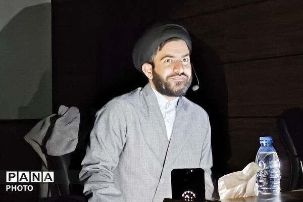  کارگاه آموزشی «فصلی نو در کتاب زندگی»