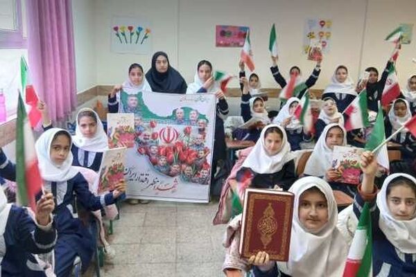 پاسخ کوبنده دانش‌آموزان ورزقانی به اقدامات اخیر آشوبگران با ادای احترام به قرآن