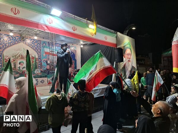مردم شریف مشهد با شعار " هوا فضای سپاه، بزن به کاخ سیاه"  تاریکی شب‌ را روشن کردند